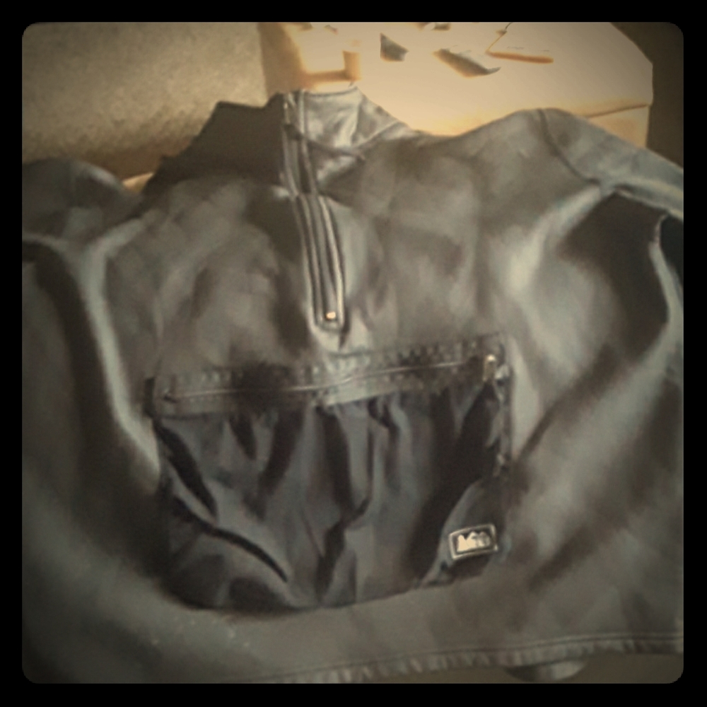 REI pull over